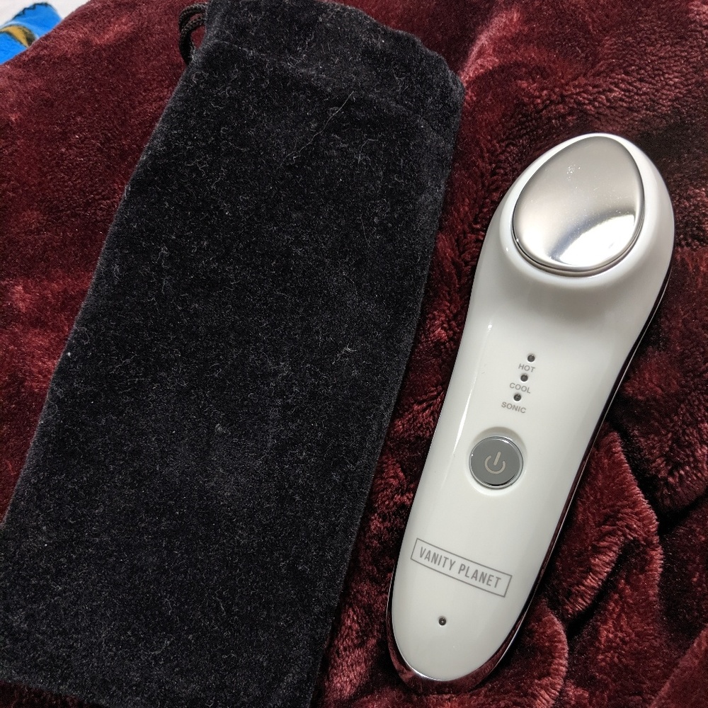 Hold and cold face wand